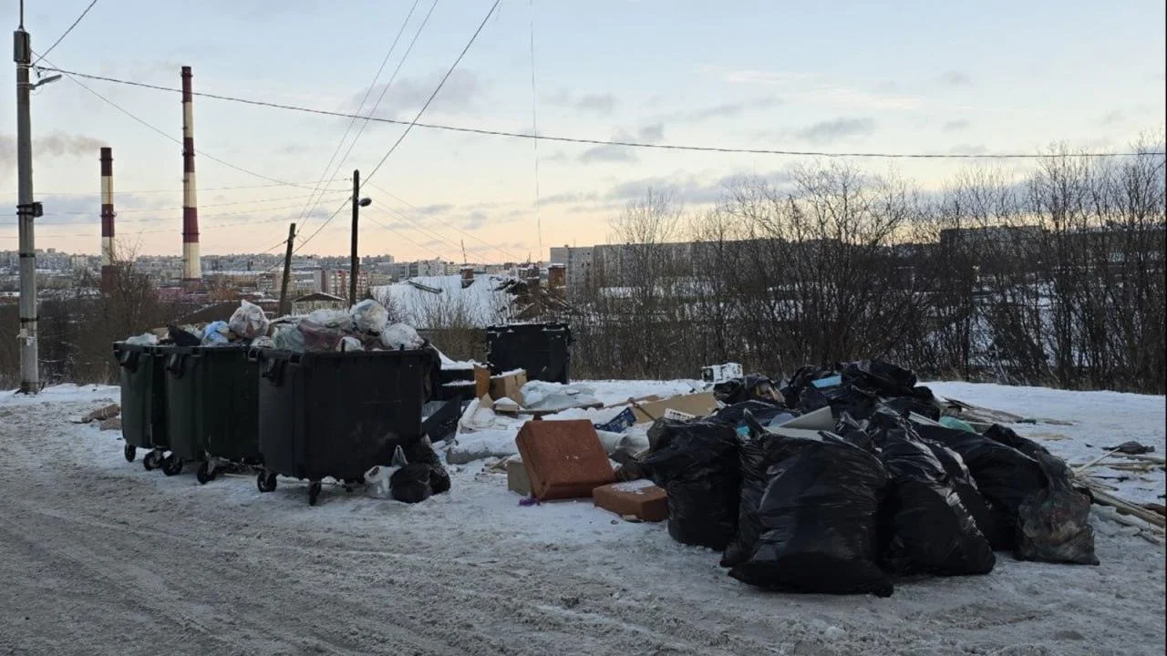 Мусорные кучи снова возмущают мурманчан